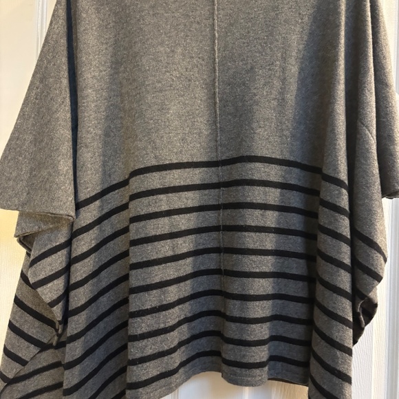 C&C California Short Sleeve Poncho Sweater - Picture 2 of 6
